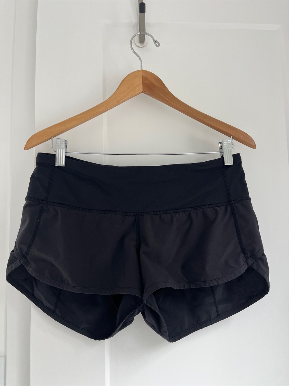 Lululemon Speed Up Shorts Black 6 - Picture 2 of 9